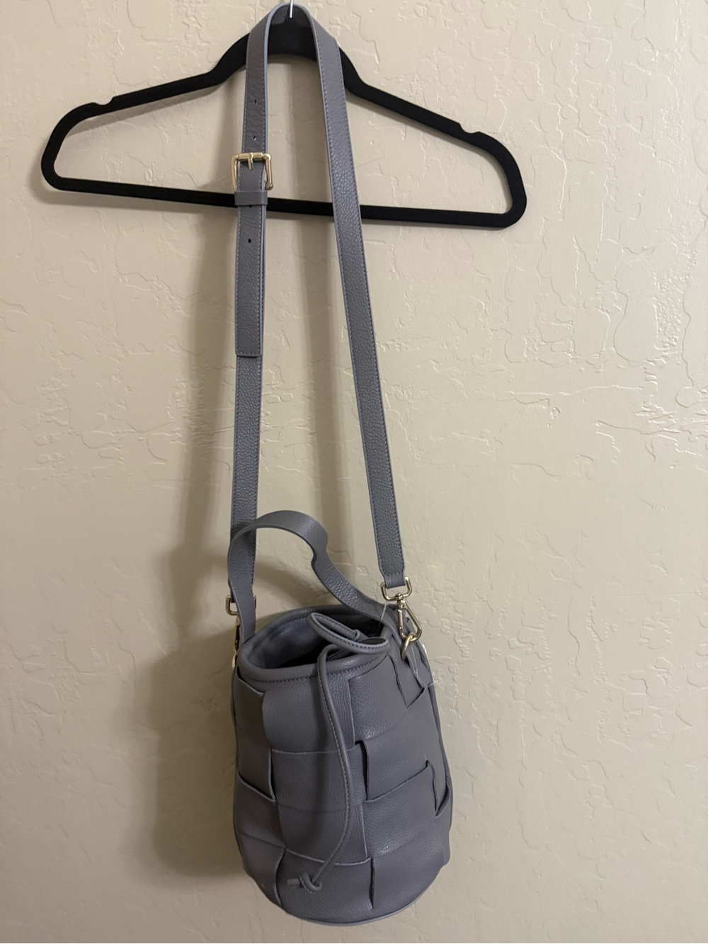 Lia Numa Italian leather woven bag NWOT gray in color